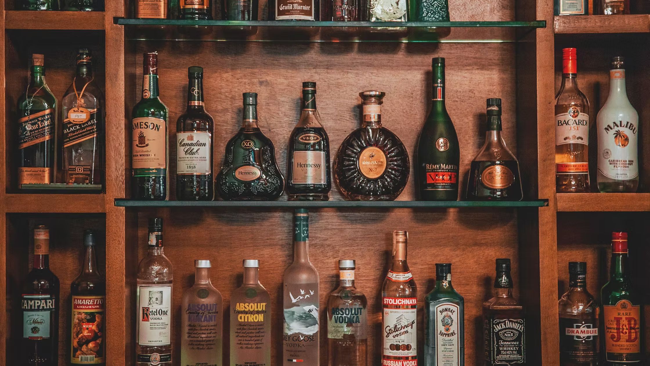 how to Selecting the Best Spirits for Your Mini Bar at Home